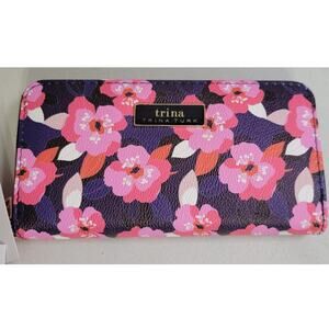 Trina Turk Wallet Black Floral Vegan Leather Zip Around Wallet NWT Retails $78